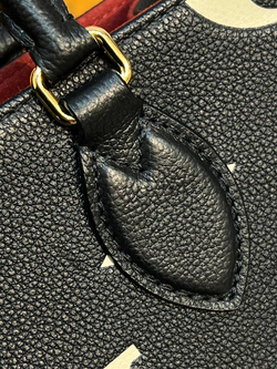 Черная сумка Louis Vuitton Onthego PM с узором монограм