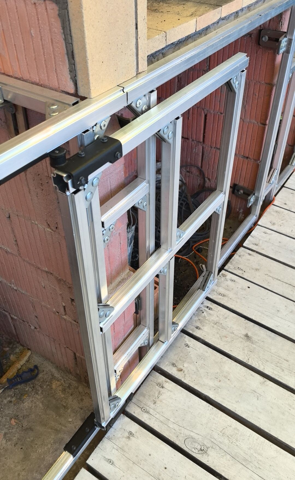 Комплект стальных петель для профиля WALLBOX (цена за комплект)