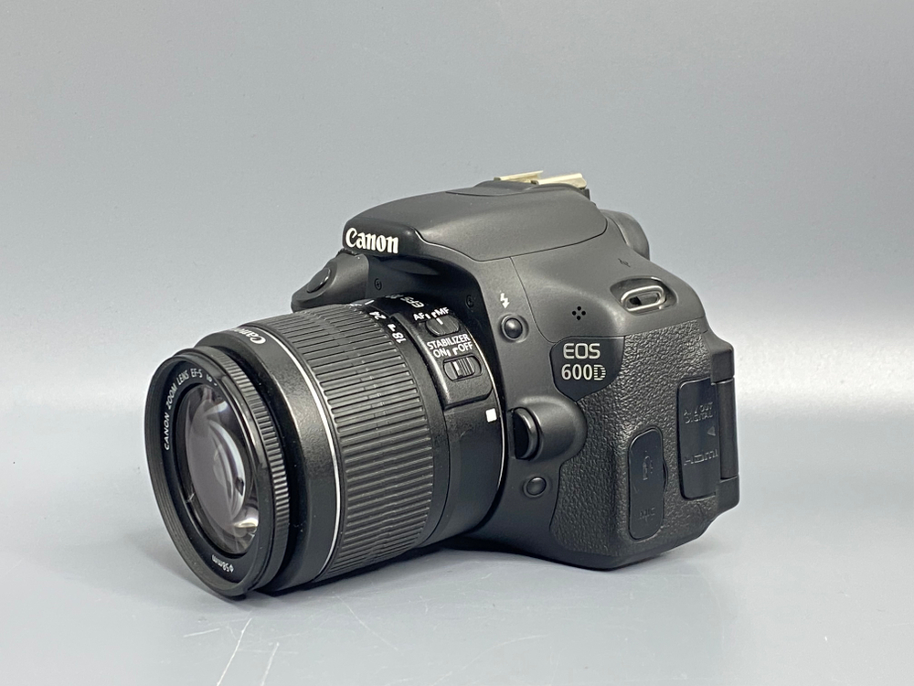 Canon 600D kit 18-55mm IS ll 28000 кадров