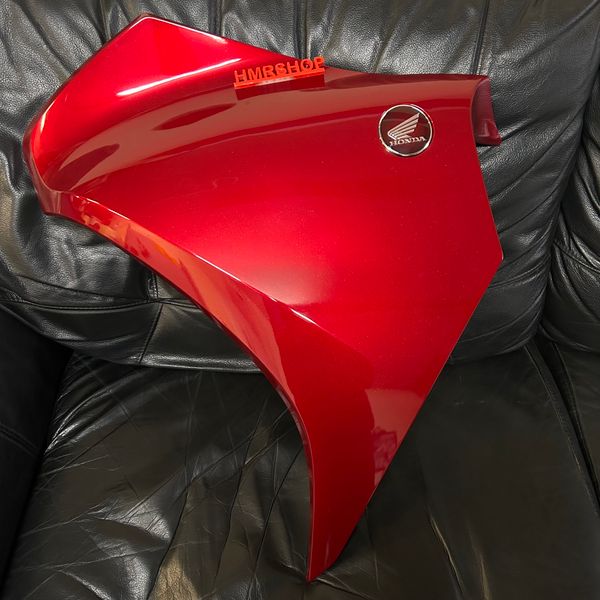 Honda Пластик боковой VFR 1200 F/FD левый (красный candy prominence R342C) 64320-MGE-010ZC
