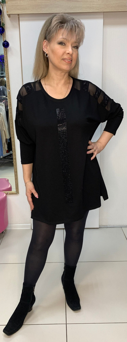 Черная туника с сетчатыми вставками и стразовыми перепонками