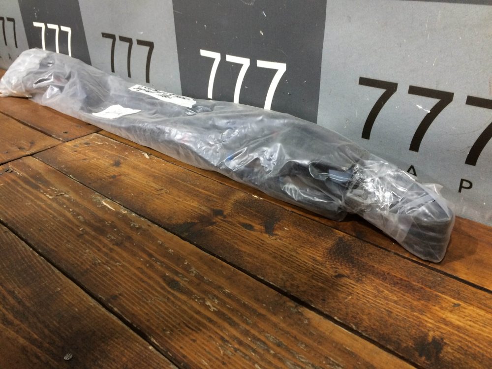 Уплотнитель двери задней левой Camry (XV70) Новый Оригинал 6787233120