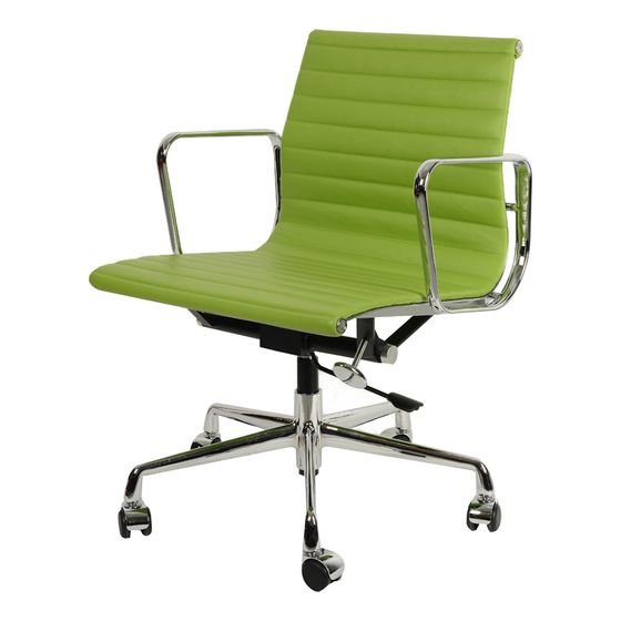 Офисное кресло Eames Ribbed EA 117 зеленая кожа