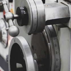 SPF-1000PS универсальный токарный станок с УЦИ