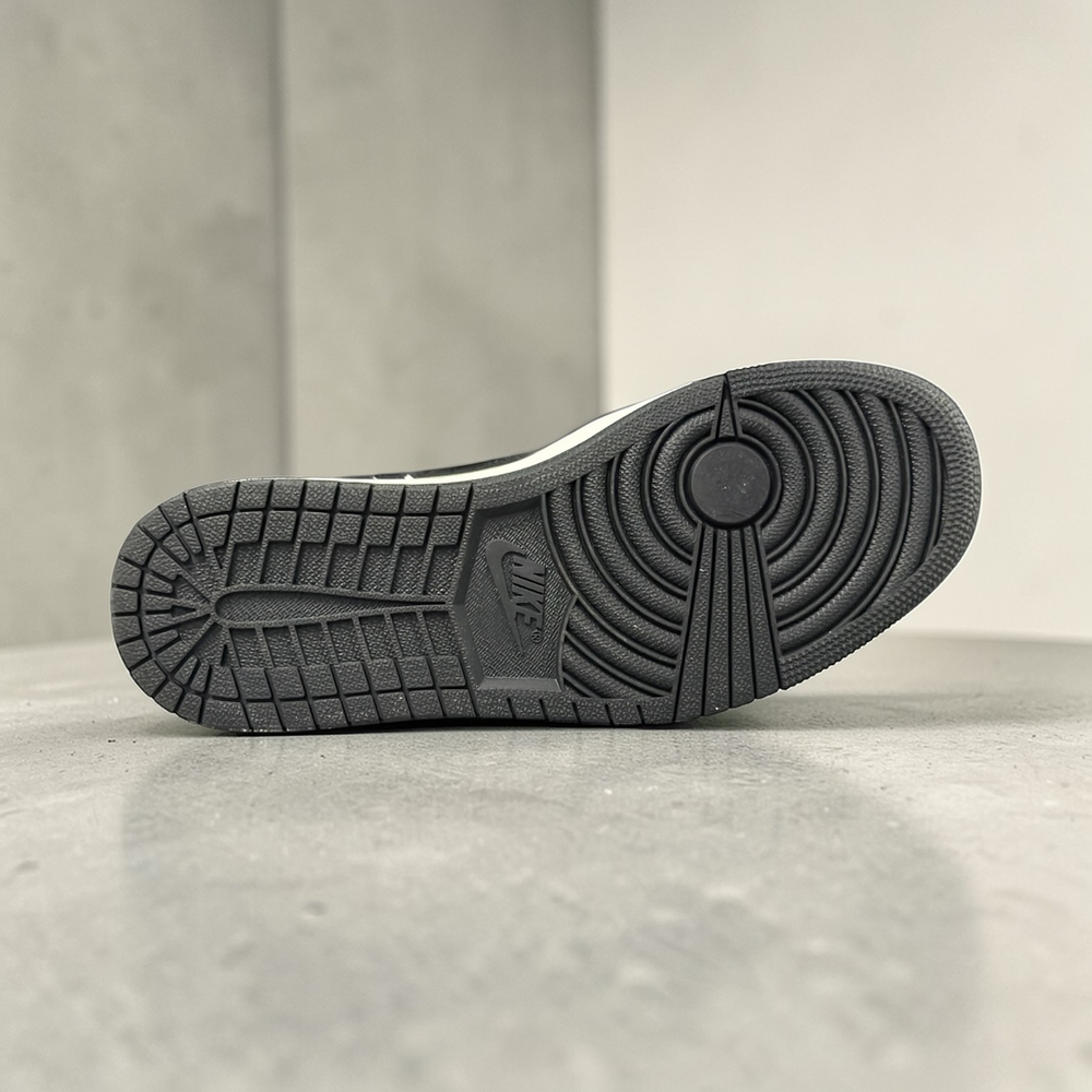 Nike Air Jordan 1 Low  x Travis Scott • Medium Olive