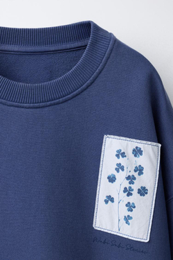 ZARA ТОЛСТОВКА С ЦВЕТОЧНЫМ ПРИНТОМ, СИНИЙ