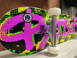 Скейт в сборе Пиксель (Размер 8.125 x 31.625)