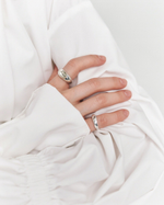 кольцо Чувствуй по-своему (с индивидуальной гравировкой под камнем)