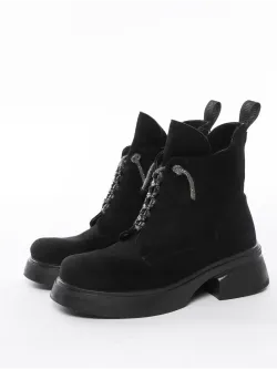 Зимние ботинки на высокой платформе