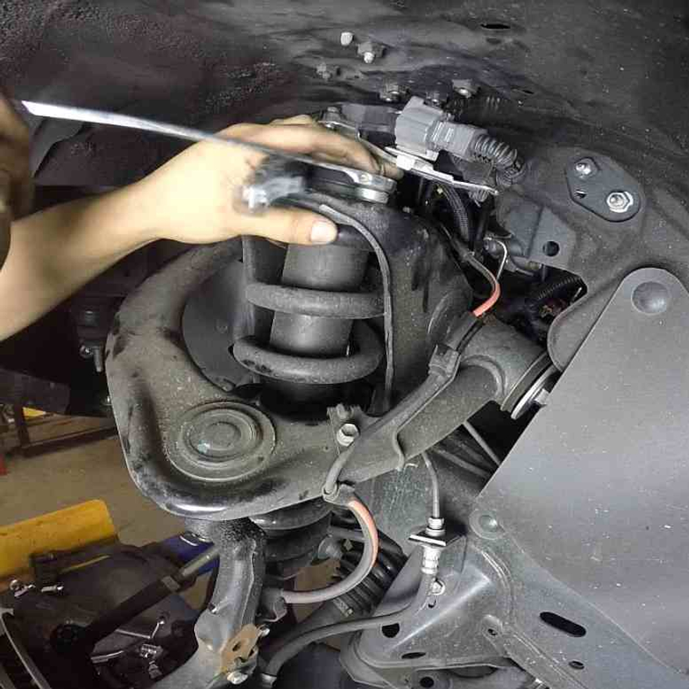 Замена амортизаторов Toyota Hilux