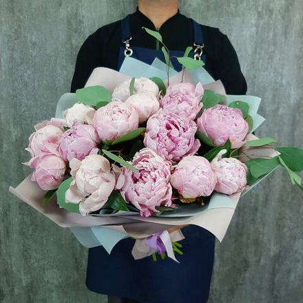 Купить Букет пионов Сара Бернар в эвкалипте