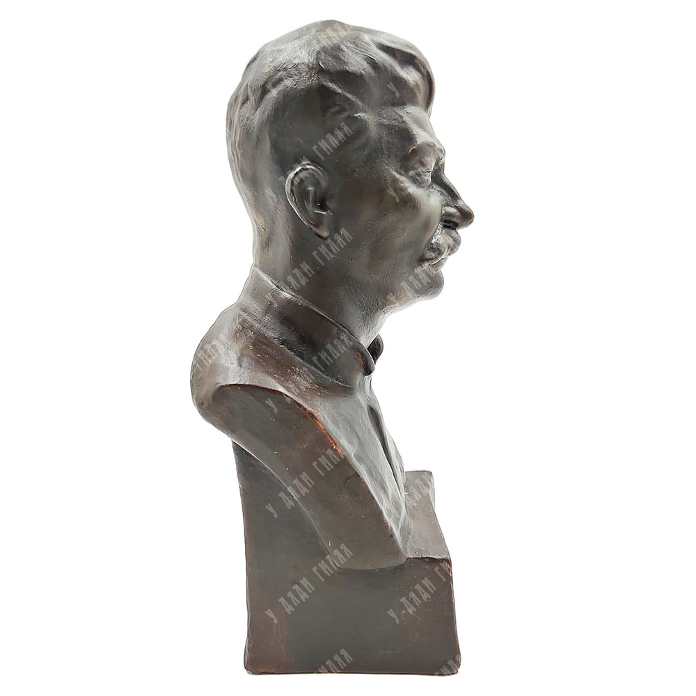 Бюст И. В. Сталина. Гжель. Автор Василик Н. Всекохудожник. 1933 г.