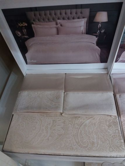 Постельное белье Avelina бежевое жаккард deluxe TIVOLYO HOME Турция