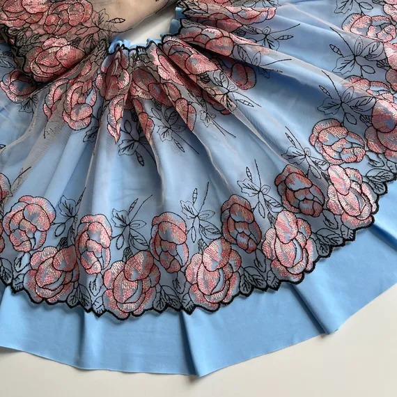 Вышивка на сетке телесная/розы 26 см