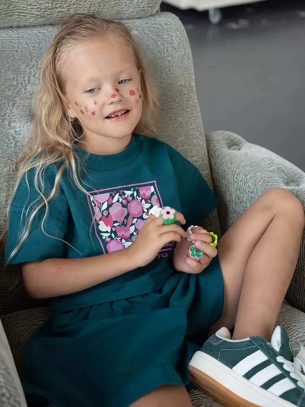 Костюм для девочки, футболка и шорты в сад