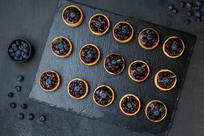 Чизкейк «Сияние» с черной смородиной, 15 шт.