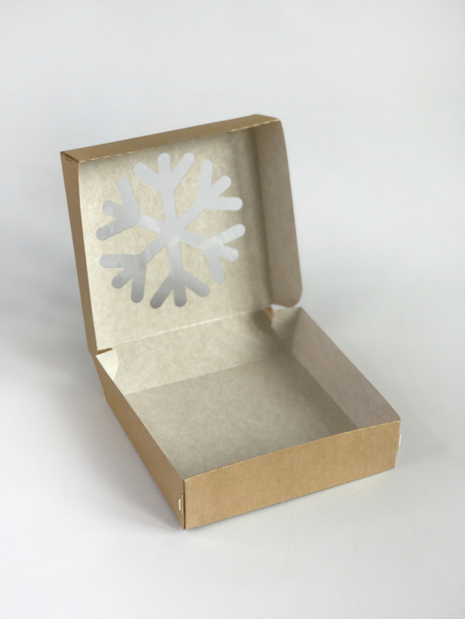 Коробка с окошком "Снежинка" 15 х 15 х 4 см