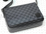 Сумка-мессенджер District Louis Vuitton Damier Graphite