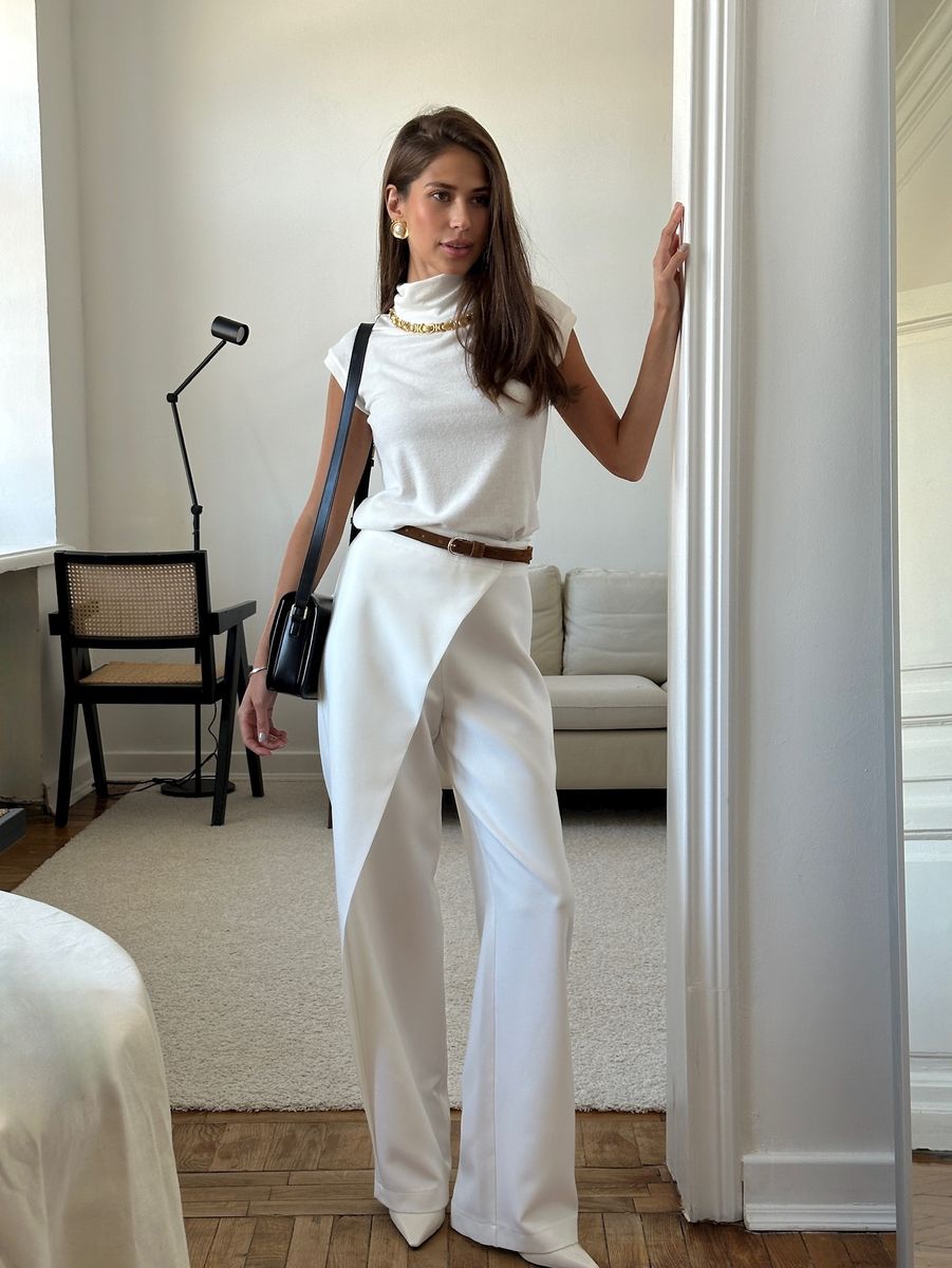 Брюки из крепа с асимметричной деталью молочные