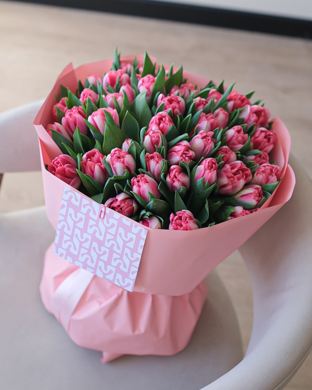 Моно из 49 пионовидных тюльпанов Пинк Фокстрот