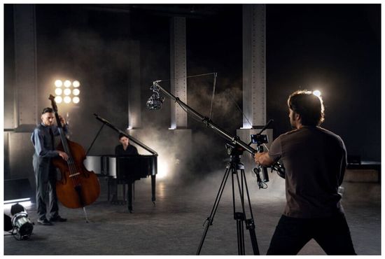 Электрический стабилизатор для зеркального фотоаппарата DJI RS 2 Pro Combo черный