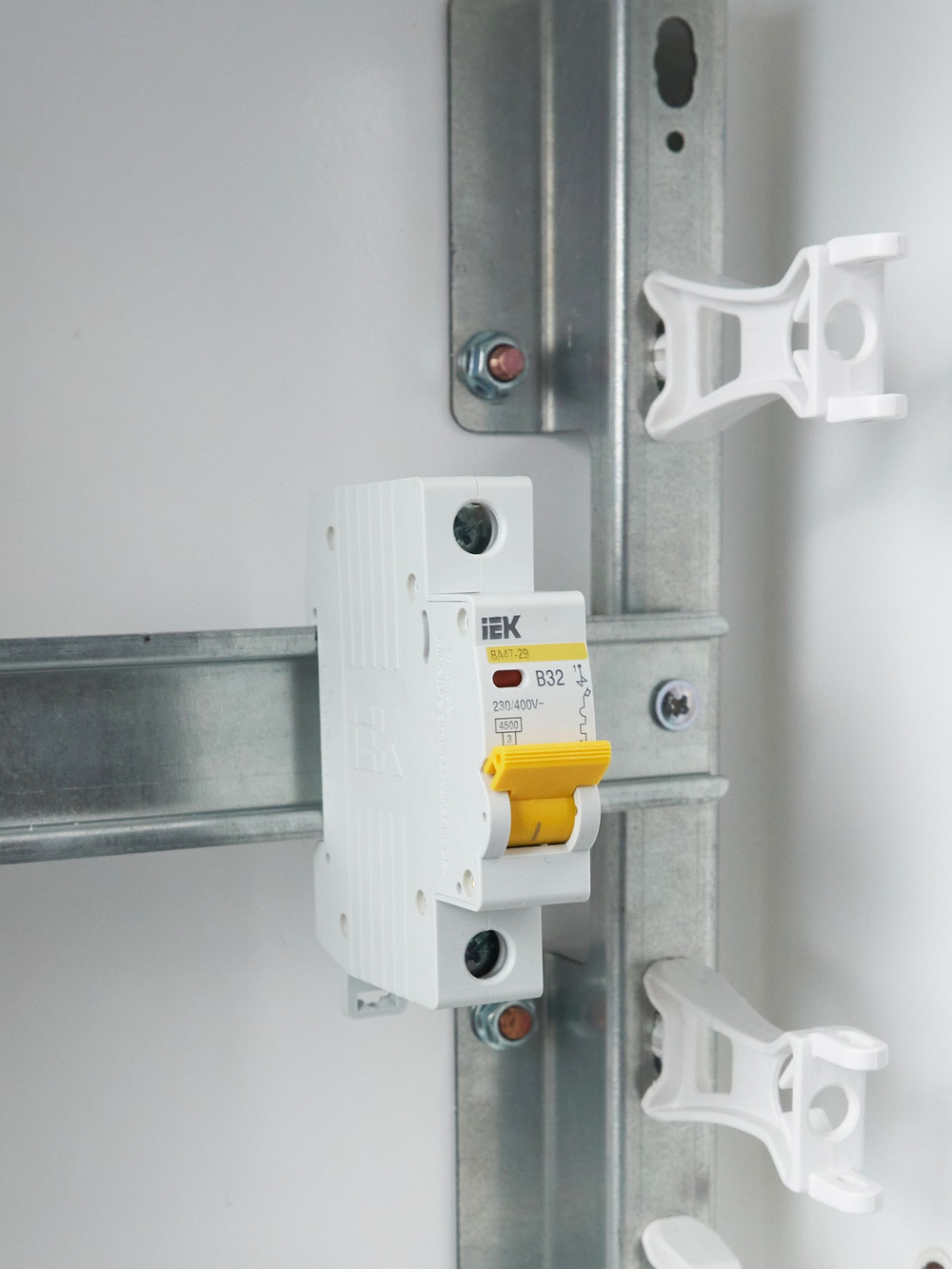 KARAT Автоматический выключатель ВА47-29 1P B 32А 4,5кА IEK