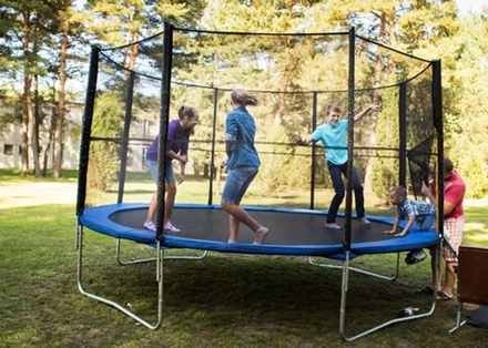 Батут фирмы Trampoline 12Ft с внешней сеткой диаметр 3,7 метра