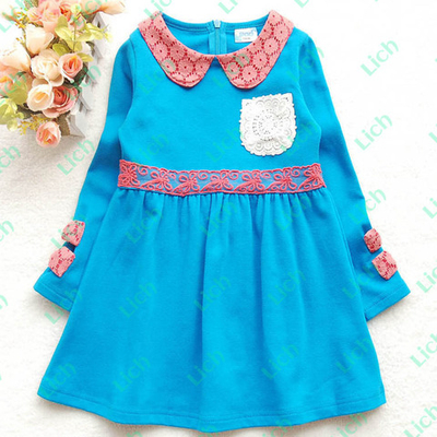 Платье детское трикотажное с отделкой контрастным гипюром