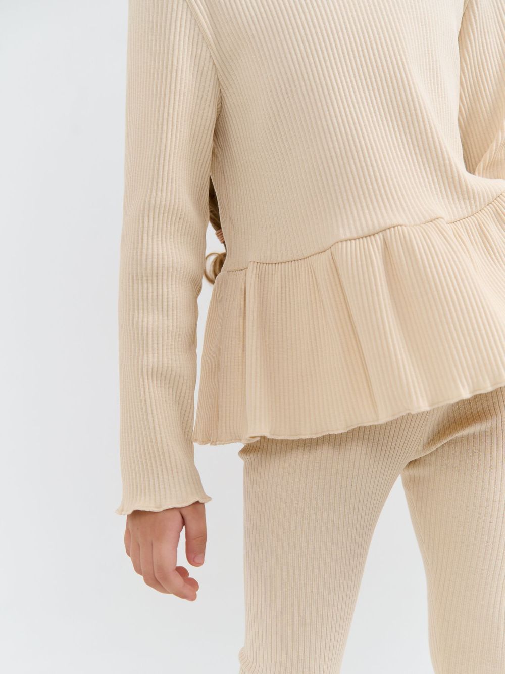 Лонгслив с баской "Крем-брюле" в рубчик