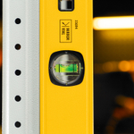 Уровень алюминиевый, магнит, фрезерованный, 3 глазка (1 зеркал.) 0,5 мм/м, 1200 мм Denzel