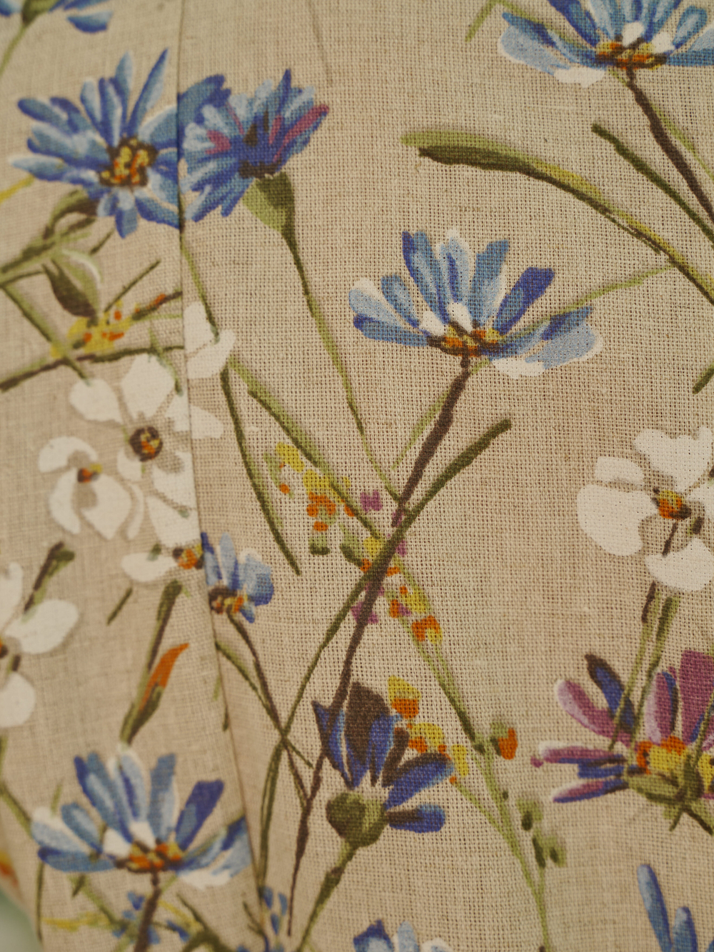 Платье с вырезом-сердечко