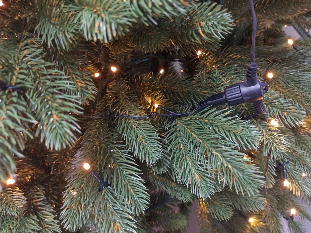 Ель с гирляндой встроенной «Парижанка» (Литая+пвх) 240 см / 2.4 м