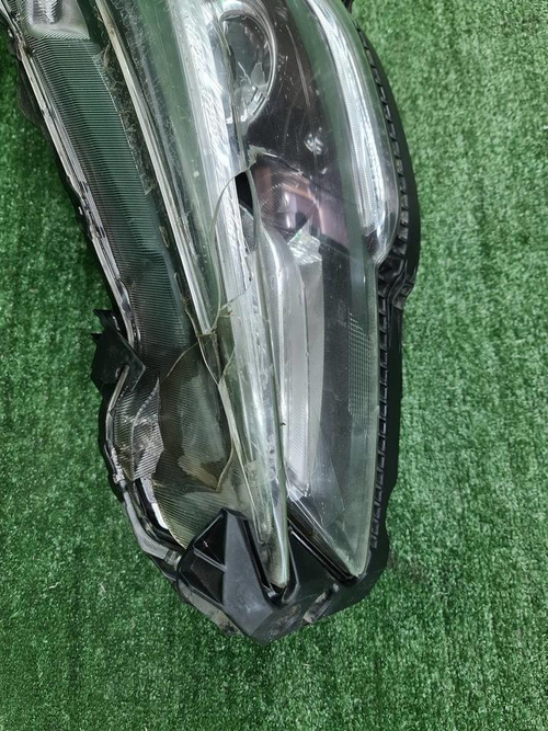 Битая Фара левая Subaru Outback 5 (2017-2021) LED