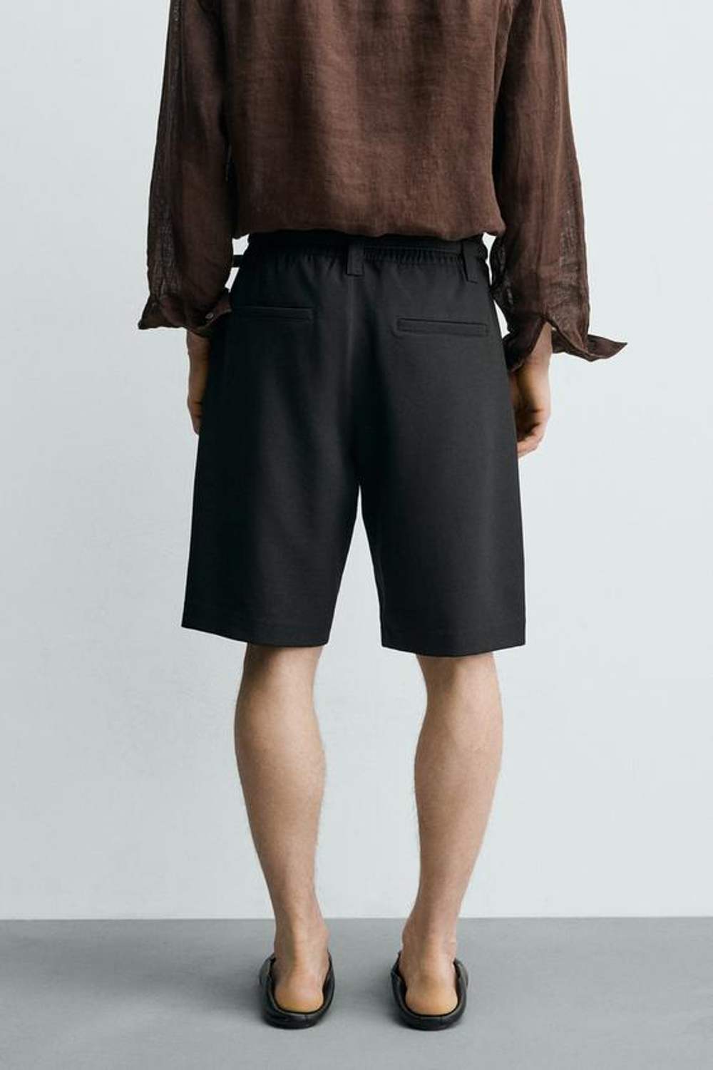 ZARA ШОРТЫ RELAXED FIT С БОКОВЫМИ СКЛАДКАМИ, ЧЕРНЫЙ