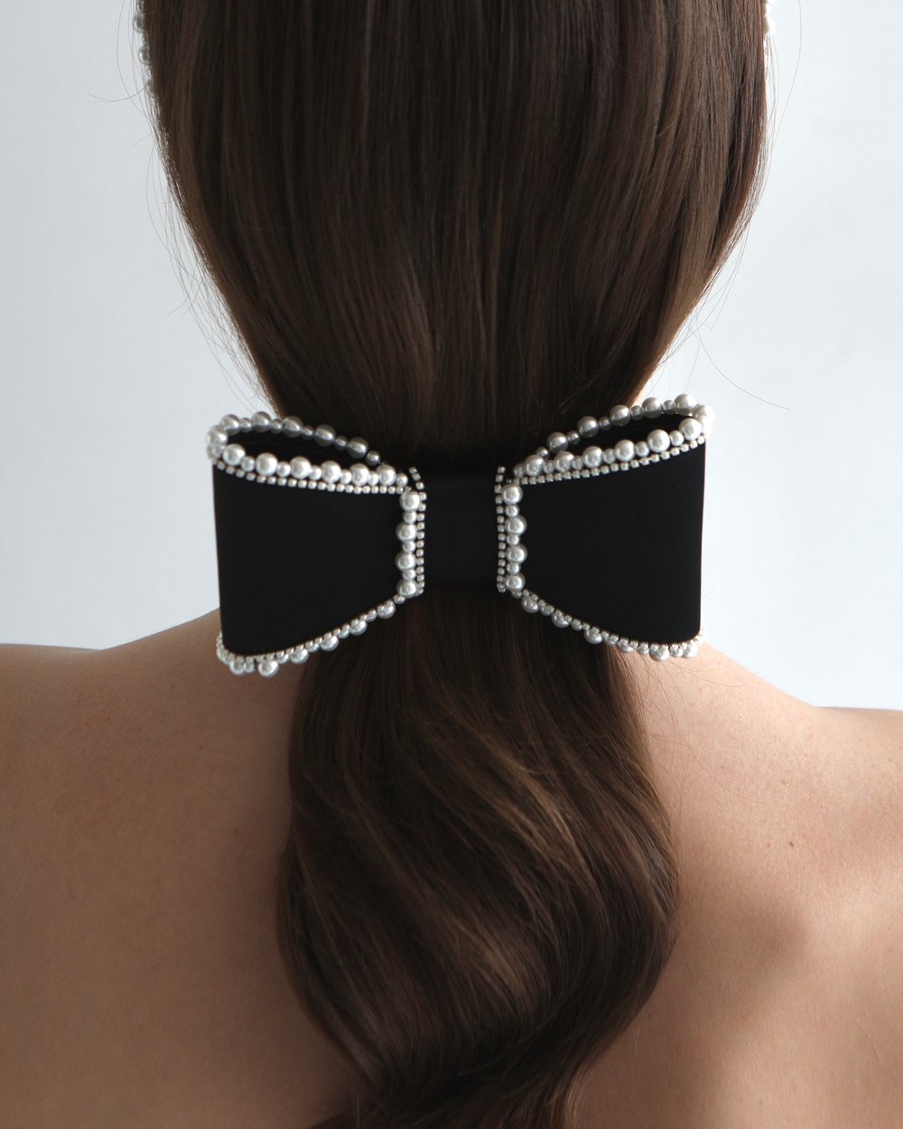 Бант-бабочка из черного шелка с жемчугом