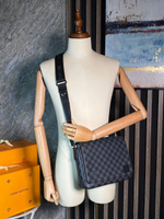 Сумка-мессенджер Louis Vuitton