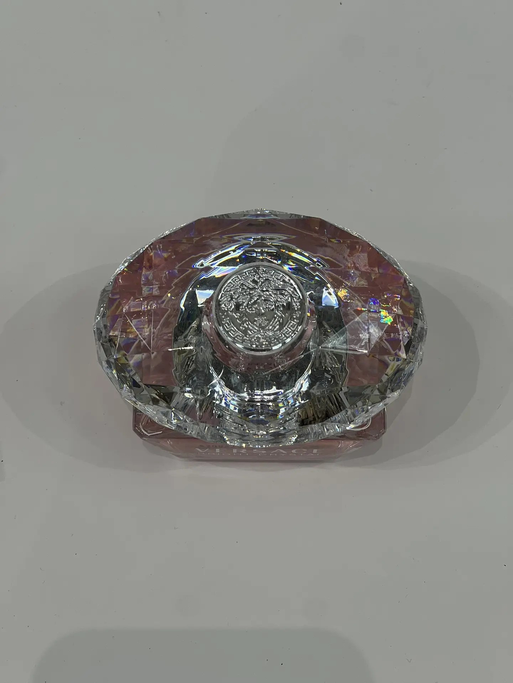 Парфюм Versace Bright Crystal — свежий и женственный аромат с цветочно-фруктовым характером
