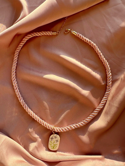 Чокер шнур сиреневый с подвеской