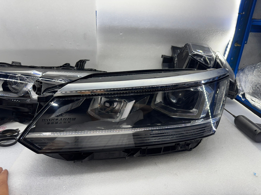 Оригинальная правая LED фара Volkswagen Passat