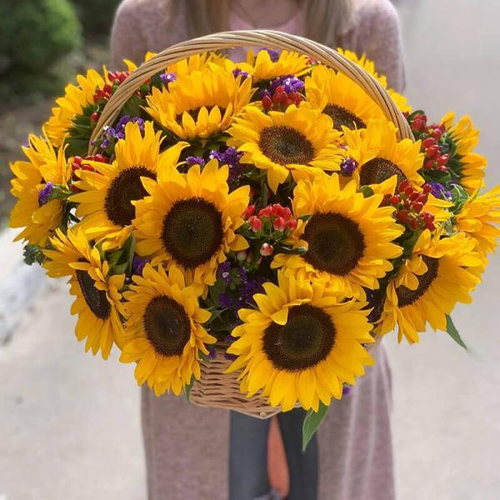 Композиция из подсолнухов в корзине "Bright & Bold"