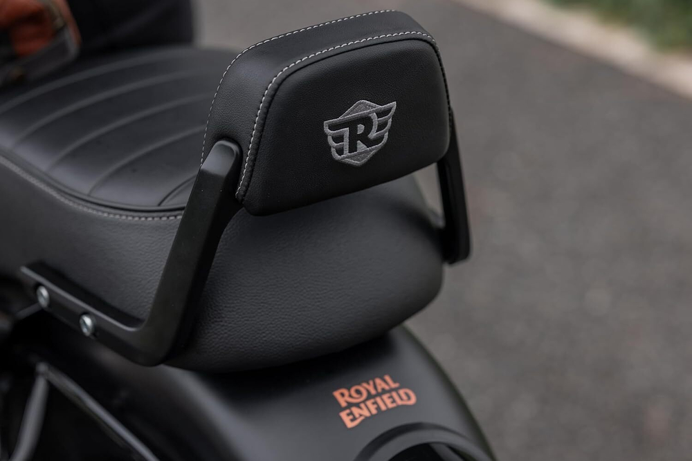 Подушка спинки пассажирского сиденья Royal Enfield, черного цвета, арт. KXA00154