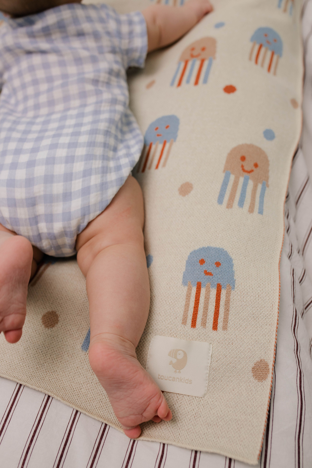 8060-342 Плед вязаный (медузы)