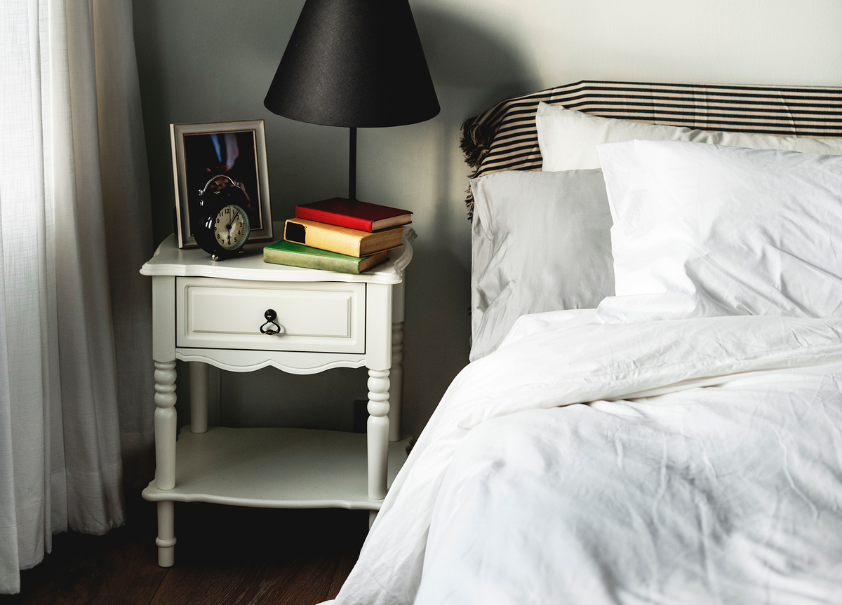 Комод или туалетный столик: что выбрать в спальню? Сравнение функционала и варианты размещения