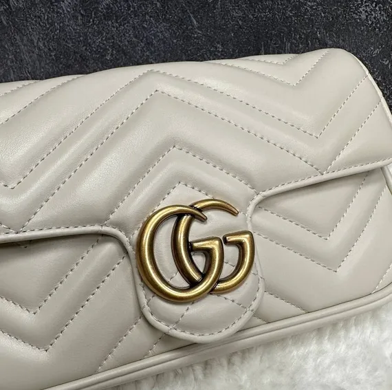 Мини-сумка Gucci GG Marmont белый