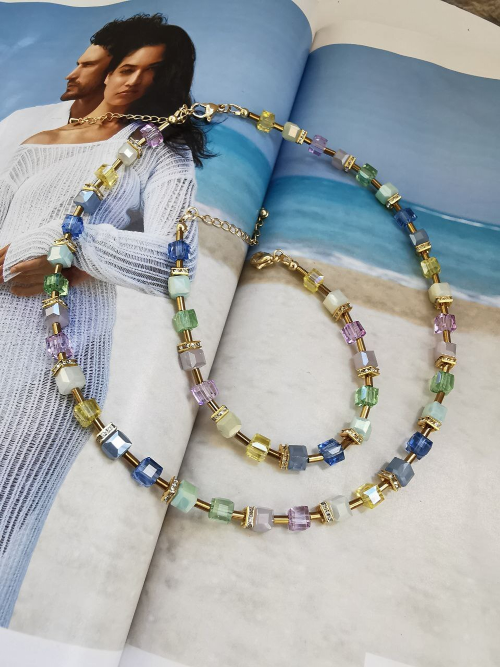 Колье "кубики", оттенки сирень, мята, желтый, голубой, вставки и фурнитура золото и бронза