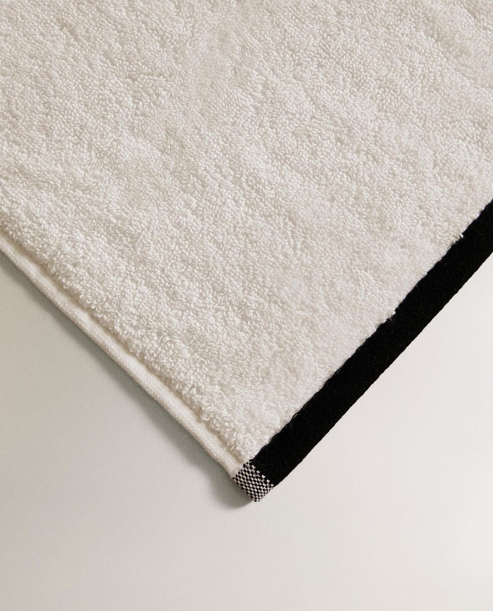 Zara Home - Банное полотенце с контрастным подолом, белый, 30х50 см