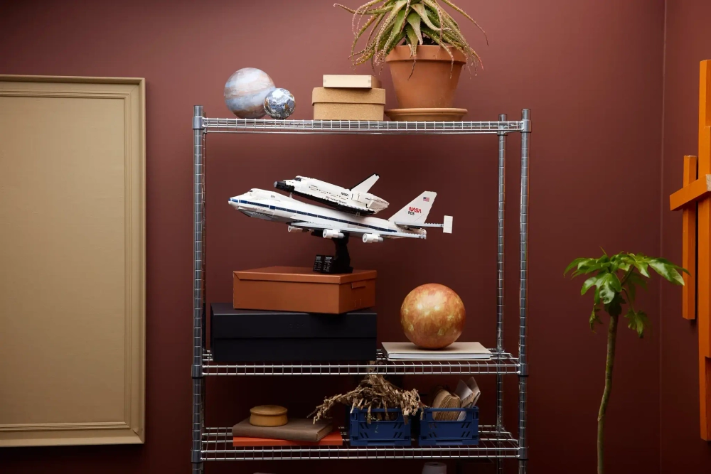 Конструктор LEGO Icons 10360 Самолет-перевозчик