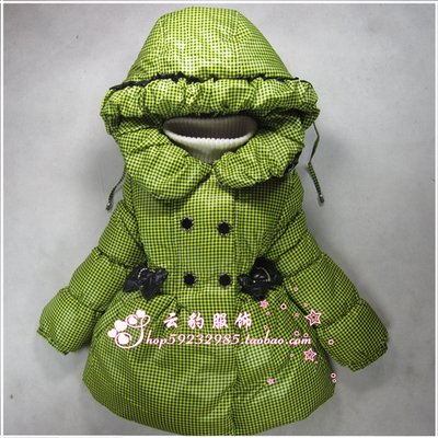 Пальто-пуховик в клетку с бантом на спине