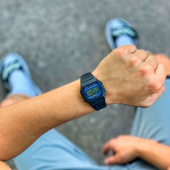 Наручные часы Casio F-105W-1A