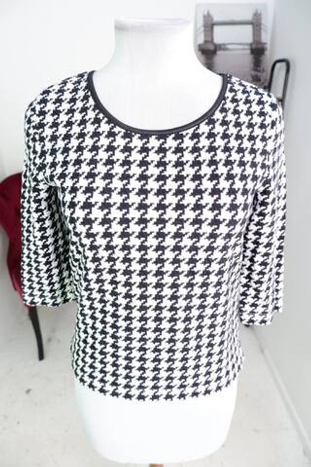 Джемпер монохромный, визуально на 46 размер